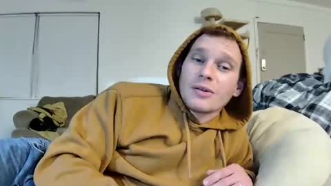 Snapshot of blakeandskylar chatting on January 9, 7:52 am BlakeAndSkylar online show from January 9, 7:52 am