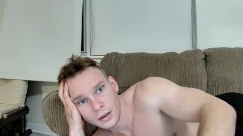 Snapshot of blakeandskylar chatting on February 8, 1:00 am BlakeAndSkylar online show from February 8, 1:00 am