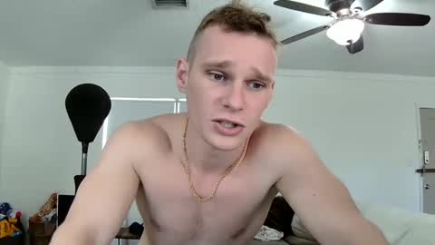 Snapshot of blakeandskylar chatting on March 1, 8:21 pm BlakeAndSkylar online show from March 1, 8:21 pm