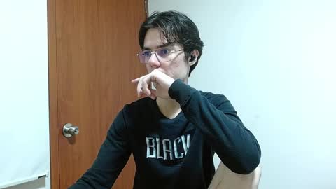 Snapshot of blakeshatter chatting on December 14, 2:21 pm blakeshatter online show from December 14, 2:21 pm