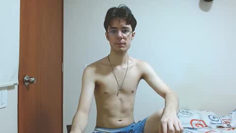 Snapshot of blakeshatter chatting on January 17, 6:33 pm blakeshatter online show from January 17, 6:33 pm