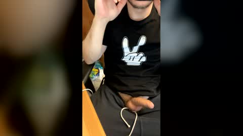 Snapshot of blast0r chatting on February 10, 7:12 am blast0r online show from February 10, 7:12 am