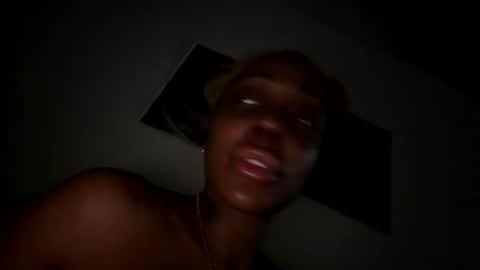 Snapshot of blaxkbarbie chatting on April 11, 7:02 am blaxkbarbie online show from April 11, 7:02 am
