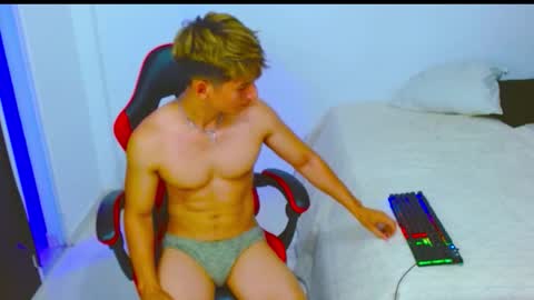 Snapshot of bleach_tiago chatting on March 10, 12:37 am bleach tiago online show from March 10, 12:37 am