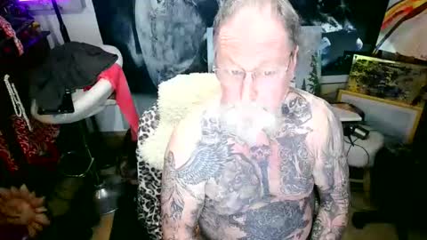 Snapshot of blindsurfer780299 chatting on October 12, 5:06 am blindsurfer780299 online show from October 12, 5:06 am