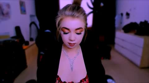 Nicole online show from November 5, 8:03 am