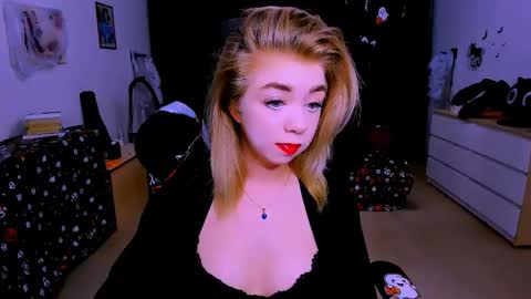 Nicole online show from November 8, 5:12 pm