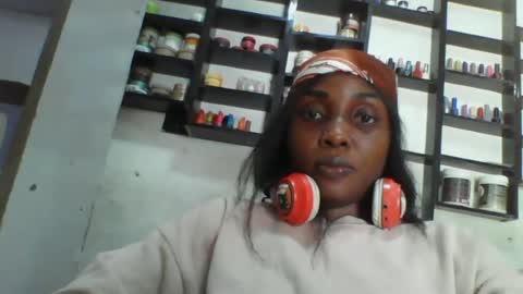 Snapshot of blktulipsxx chatting on June 19, 11:36 am Lola online show from June 19, 11:36 am