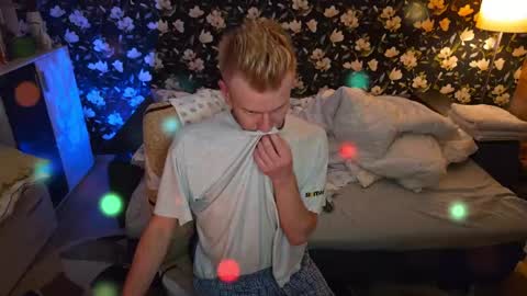 blond_boy69 online show from May 11, 11:02 pm
