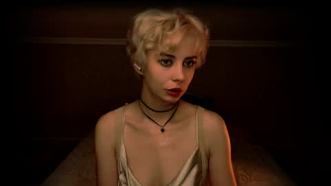 Snapshot of blond_ice_ann chatting on May 10, 7:02 am blond_ice_ann online show from May 10, 7:02 am