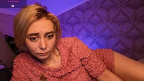 Snapshot of blond_icee chatting on April 7, 9:37 pm Ann and Lion online show from April 7, 9:37 pm