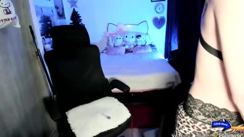 Snapshot of blonde_and_bigcock chatting on January 8, 3:53 am Blonde and Sam online show from January 8, 3:53 am