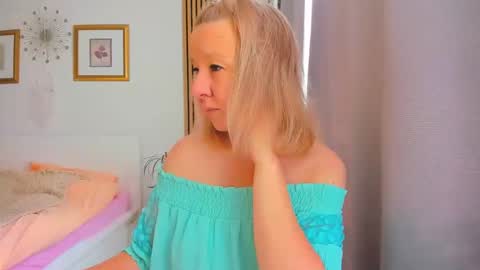 Nicole online show from February 24, 10:04 am