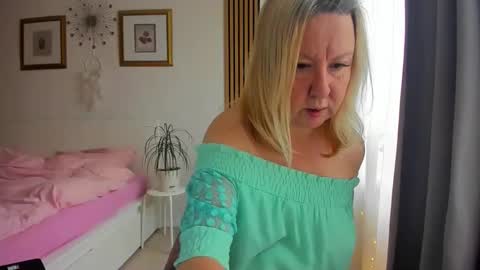 Nicole online show from December 18, 8:31 am