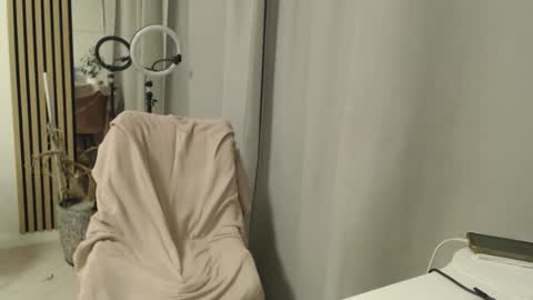 Nicole online show from February 18, 5:03 am