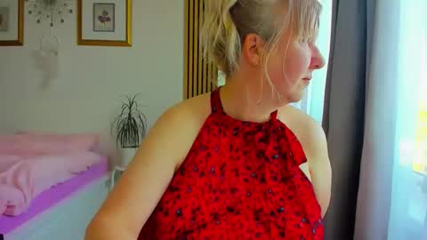 Nicole online show from May 15, 3:52 pm