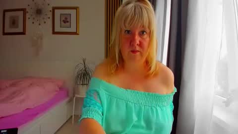 Nicole online show from May 21, 3:35 am