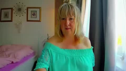 Nicole online show from May 24, 5:40 pm