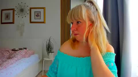 Nicole online show from June 8, 3:45 pm