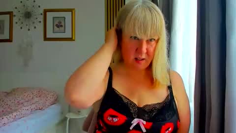 Nicole online show from June 11, 10:24 am