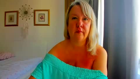 Nicole online show from July 18, 5:22 am