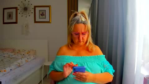 Nicole online show from July 27, 5:25 am