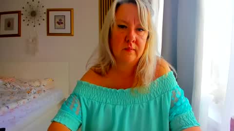 Nicole online show from July 28, 3:21 pm