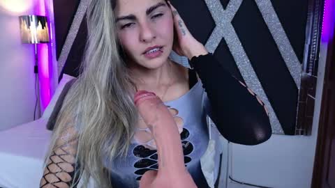 Snapshot of blonde_cat1515 chatting on May 16, 5:26 am alejandra online show from May 16, 5:26 am
