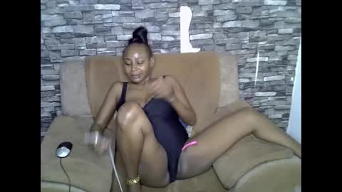 Snapshot of blonde_creamy chatting on May 31, 10:00 am blonde_creamy online show from May 31, 10:00 am