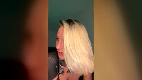 Snapshot of blonde_fuck_couple chatting on June 30, 12:11 am blonde_fuck_couple online show from June 30, 12:11 am