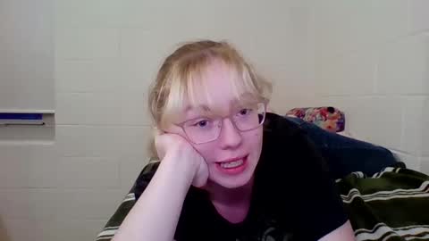 Snapshot of blonde_katie chatting on February 3, 10:11 pm Katie online show from February 3, 10:11 pm