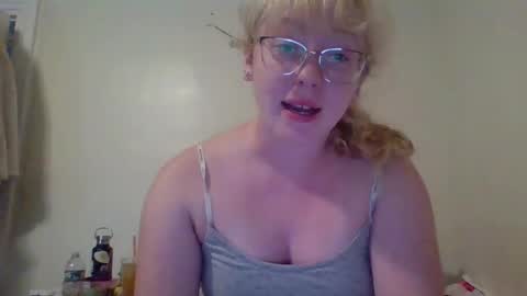 Snapshot of blonde_katie chatting on July 11, 3:26 pm Katie online show from July 11, 3:26 pm