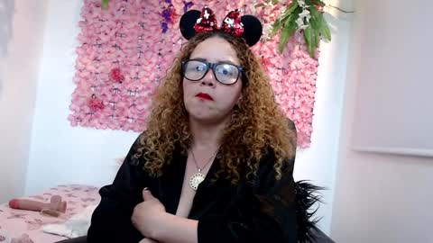 Snapshot of blonde_squirt_ chatting on December 17, 2:01 am blonde_squirt_ online show from December 17, 2:01 am