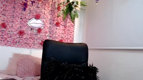 Snapshot of blonde_squirt_ chatting on December 22, 4:06 am blonde_squirt_ online show from December 22, 4:06 am