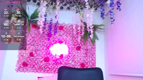 Snapshot of blonde_squirt_ chatting on February 21, 12:49 am blonde_squirt_ online show from February 21, 12:49 am