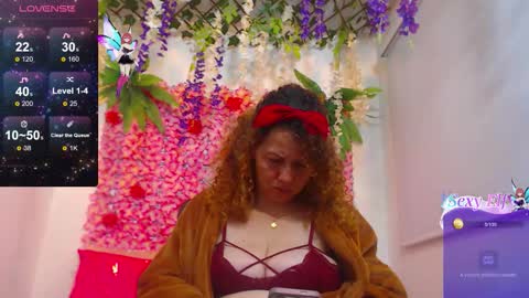 blonde_squirt_ online show from January 8, 12:29 pm