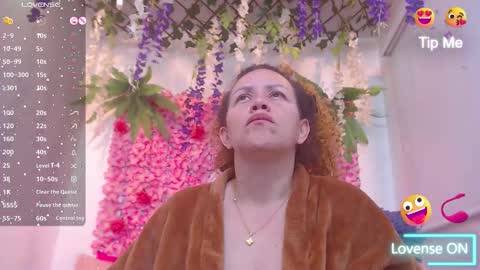 blonde_squirt_ online show from January 18, 11:36 am