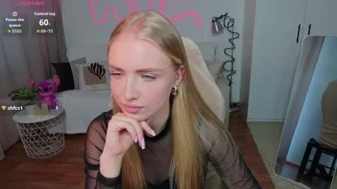 Snapshot of blonde_vibe chatting on May 6, 12:32 pm Nessa online show from May 6, 12:32 pm