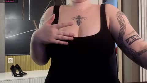 Snapshot of blondestetic chatting on June 14, 6:48 am Mommy online show from June 14, 6:48 am