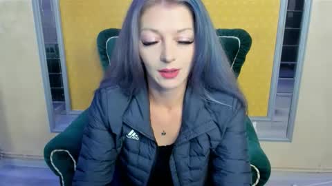 Snapshot of blondexangelx chatting on September 20, 10:33 pm Tina online show from September 20, 10:33 pm