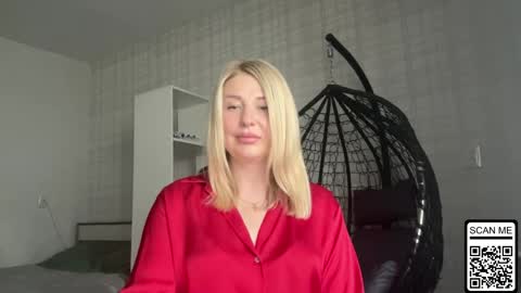 Snapshot of blondie_xoxoxo chatting on May 19, 9:15 am blondie_xoxoxo online show from May 19, 9:15 am