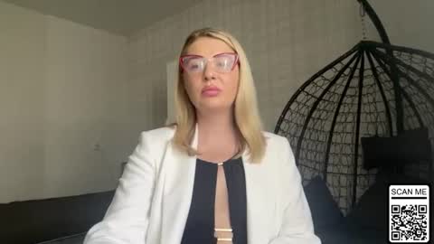Snapshot of blondie_xoxoxo chatting on June 11, 8:34 am blondie_xoxoxo online show from June 11, 8:34 am