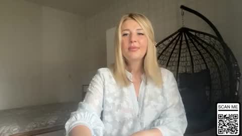 Snapshot of blondie_xoxoxo chatting on June 14, 7:32 am blondie_xoxoxo online show from June 14, 7:32 am