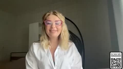 Snapshot of blondie_xoxoxo chatting on June 26, 10:52 am blondie_xoxoxo online show from June 26, 10:52 am
