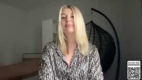 Snapshot of blondie_xoxoxo chatting on June 27, 11:04 am blondie_xoxoxo online show from June 27, 11:04 am