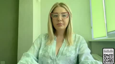 Snapshot of blondie_xoxoxo chatting on July 10, 10:18 am blondie_xoxoxo online show from July 10, 10:18 am