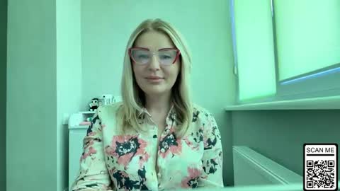 Snapshot of blondie_xoxoxo chatting on July 14, 10:21 am blondie_xoxoxo online show from July 14, 10:21 am
