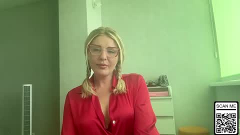 Snapshot of blondie_xoxoxo chatting on July 17, 4:56 pm blondie_xoxoxo online show from July 17, 4:56 pm