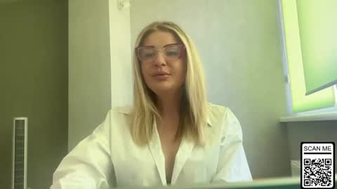 Snapshot of blondie_xoxoxo chatting on July 18, 6:39 am blondie_xoxoxo online show from July 18, 6:39 am