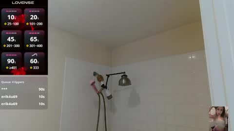 Snapshot of blondiebubblebooty chatting on May 3, 8:48 pm Bubbles online show from May 3, 8:48 pm